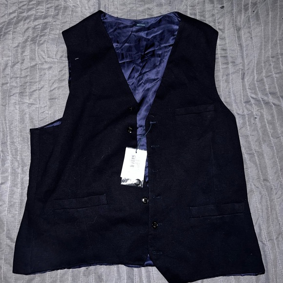Brand new never worn still has tags men’s vest